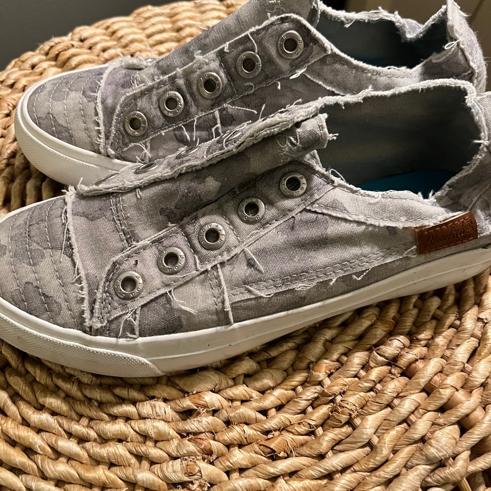 Sneakers , camo distressed style, blowfish brand